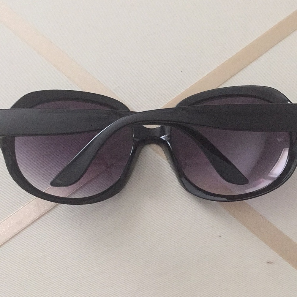 Sunglasses - Picture 2 of 4